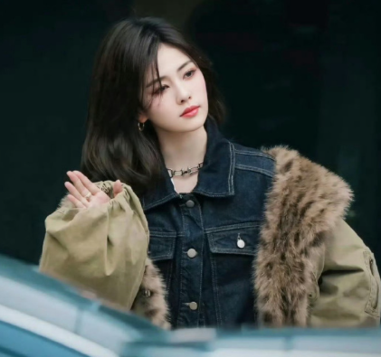 白鹿的锁骨真好看啊​​​