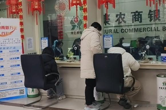 有的人说：如果老人去世了，闹不清老人的存款有多少，根本不用一个银行一个银行去跑。