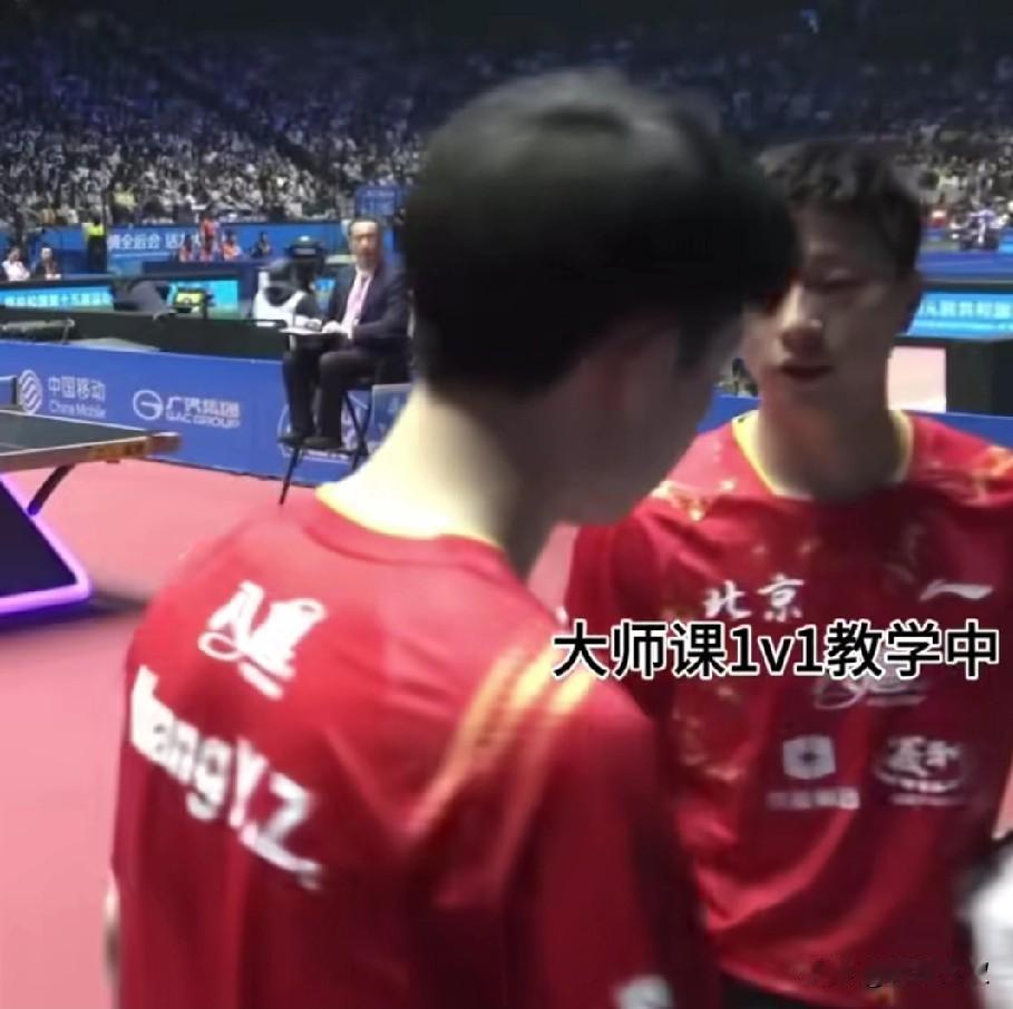 我觉得北京队教练都是多余的，哈哈！龙队别看采访时谦虚，说他跟着黄友政打，但