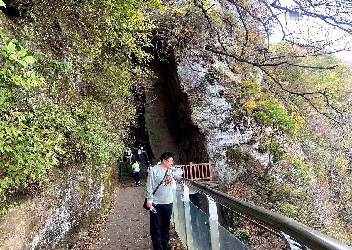 今天妻子给我发微信，让我给她发五十元钱红包。她说：要不是你打电话，我不能损失五