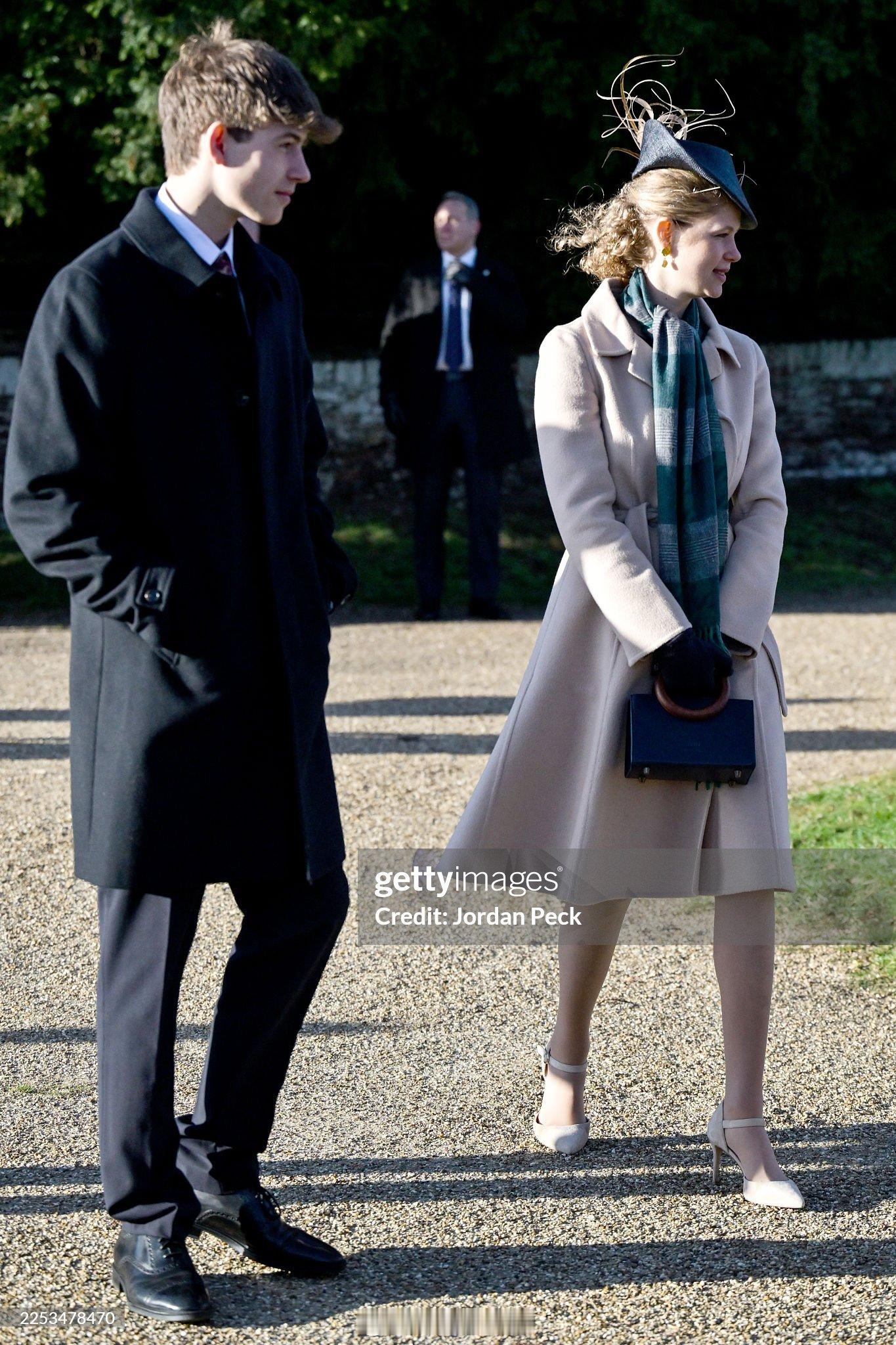 英国王室2025年12月25日，爱丁堡公爵夫妇一家四口在诺福克郡圣玛丽抹大拉