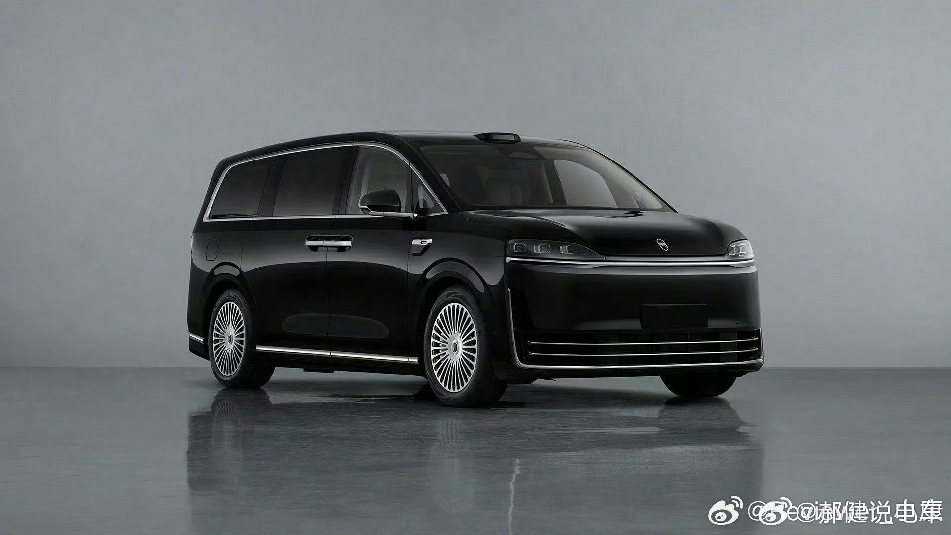 智界V9样子觉得咋样我的观点，华为的车只要还够大气就基本成功了。必须承认胎里带的