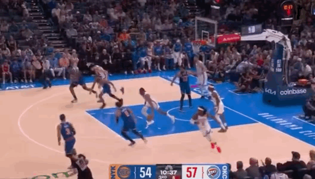 杰伦威廉姆斯确实休息的够久，这恢复好了。强行直线超车，你是梅奔的吗？！