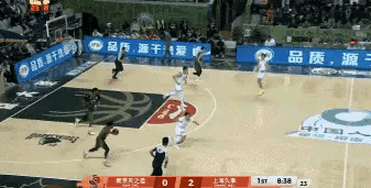 上海久事超级中锋王哲林真是太霸气侧漏了！在今天进行的上海久事和南京天之蓝的比赛中