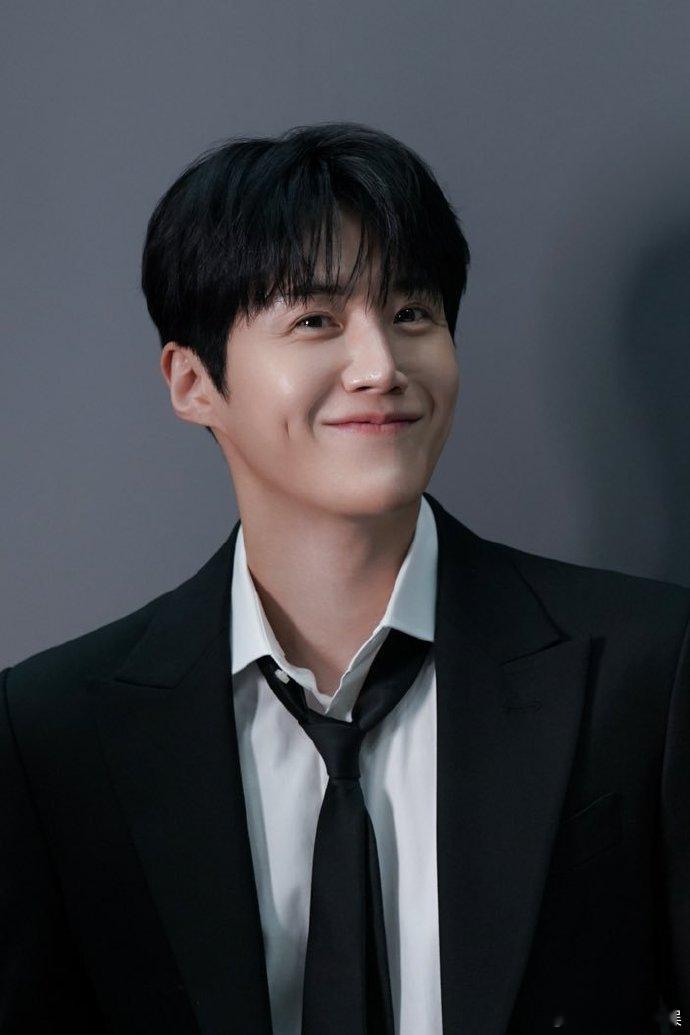 金宣虎或面临2年以下有期徒刑据韩媒，金宣虎在前所属社期间，于2024年1月设立