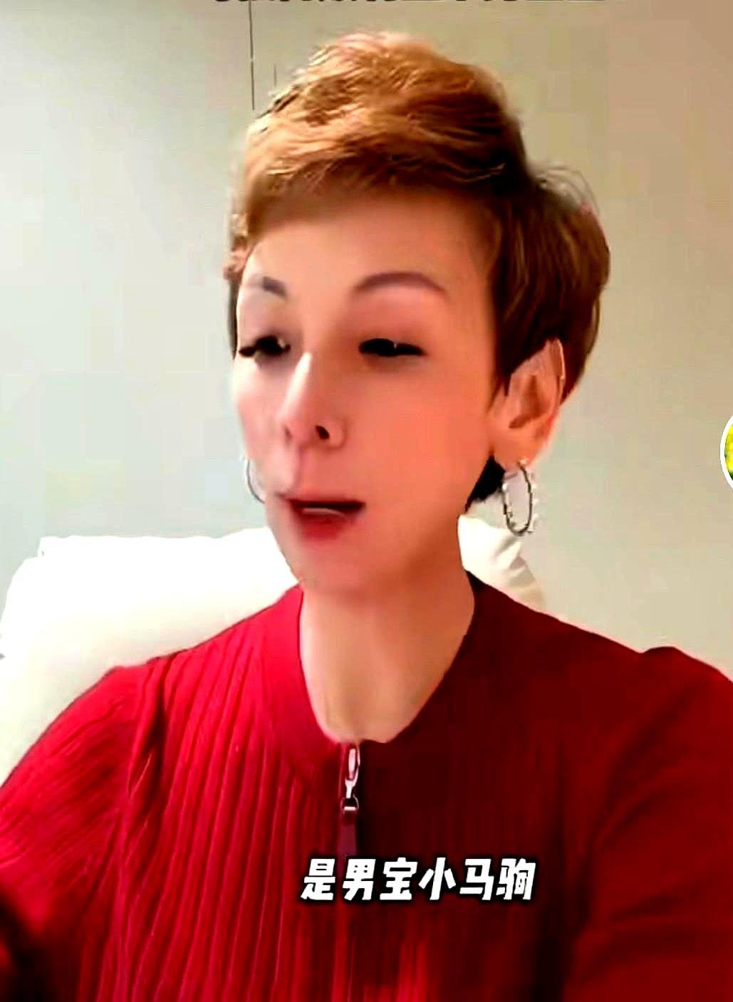 麻六记女总随手递了个蓝色婴儿椅，马筱梅接过去的瞬间粉丝就炸了。所有人都在底下追问