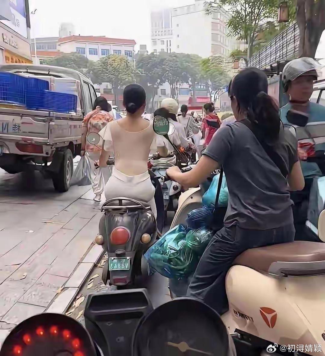 怎么提醒她，才不会难堪？