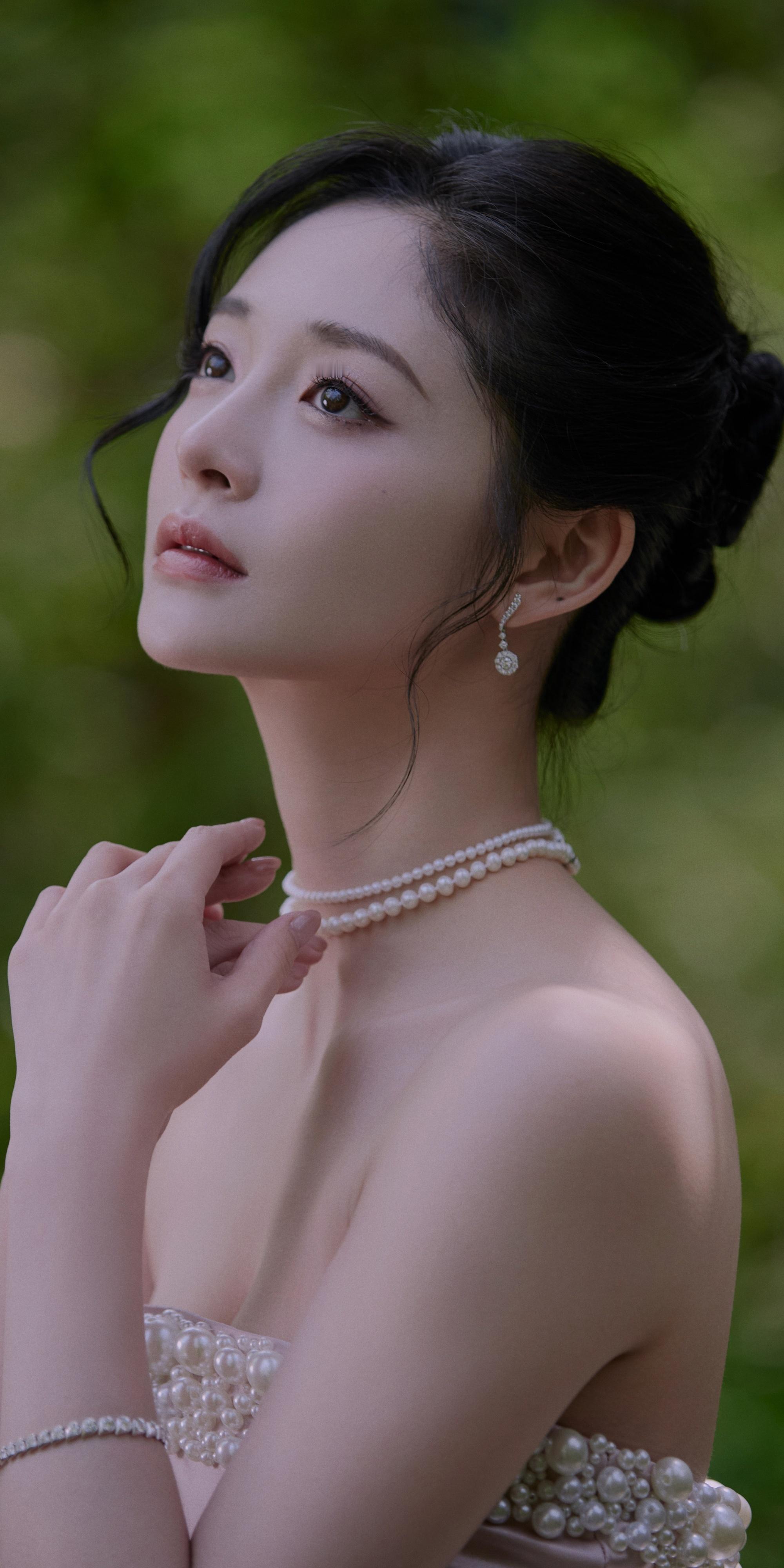 周洁琼，樱花粉裙，浪漫满满。周洁琼