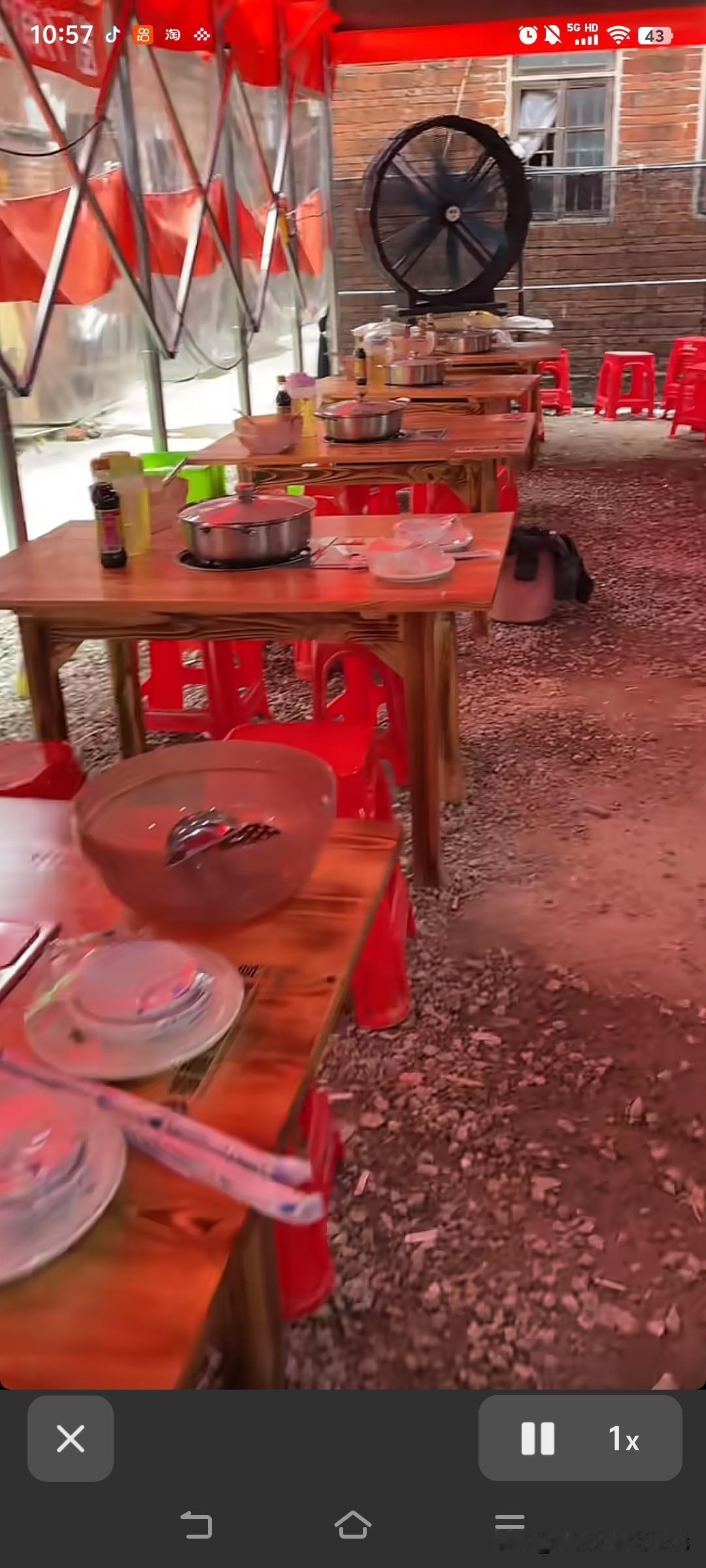 这就是莫氏鸡煲陈村总店非节假日的现状，也是应了老莫的心愿，一天做十桌八桌，不要太