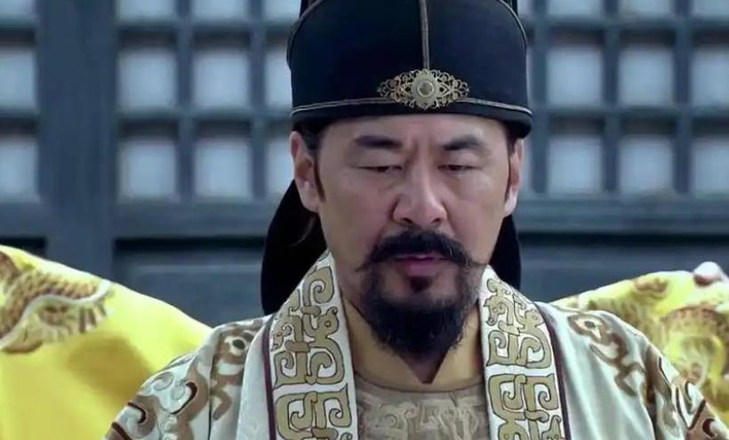 赵光义有没有谋害赵匡胤，其实一目了然！ 第一，赵光义接班后干了什么？他哥哥赵