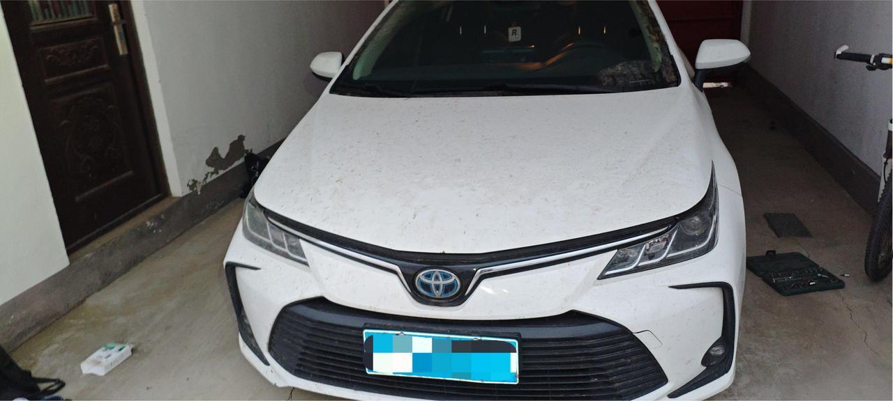 丰田卡罗拉，新车闭眼买，二手必须验！下面这一辆，就曾撞得面目全非！这是202