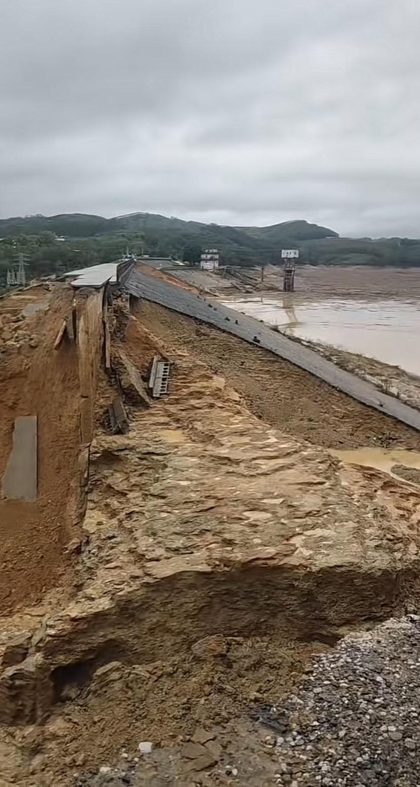 广西横州六蓝水库下午拍摄的视频截图，库容基本上腾清大家看到的大多数视频都是站