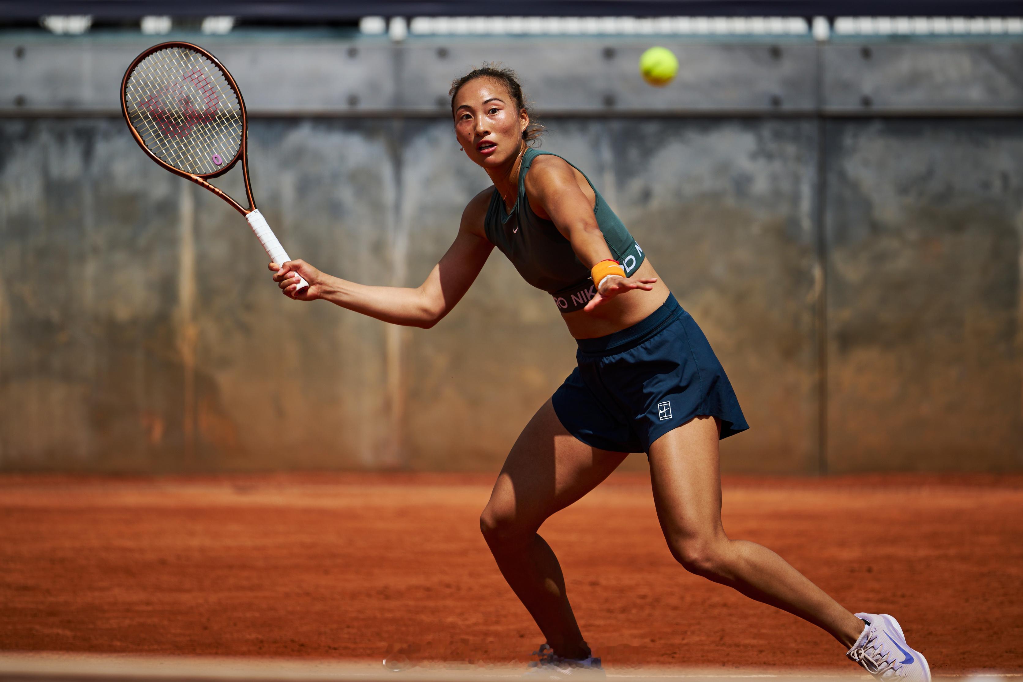 身姿矫健[赞]镜头下的郑钦文罗马赛前备战🎾​​​