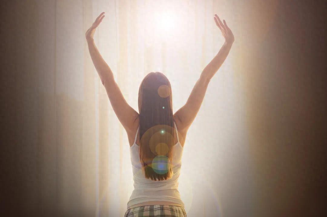 起床后不做这4件事，身体会越来越好！事关每个人早上睁眼的那几分钟，可能比想象