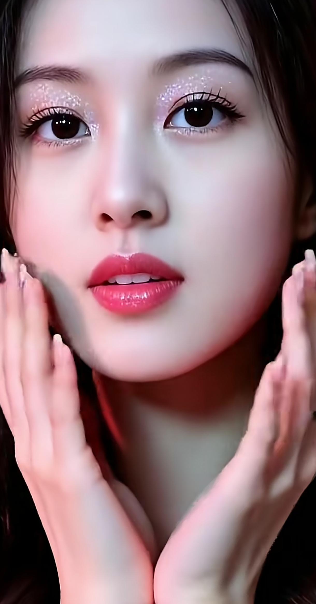 ✨粉嫩妆容，甜美微笑，少女心满满！💖🌸治愈系美景照分享温柔粉嫩妆容少女