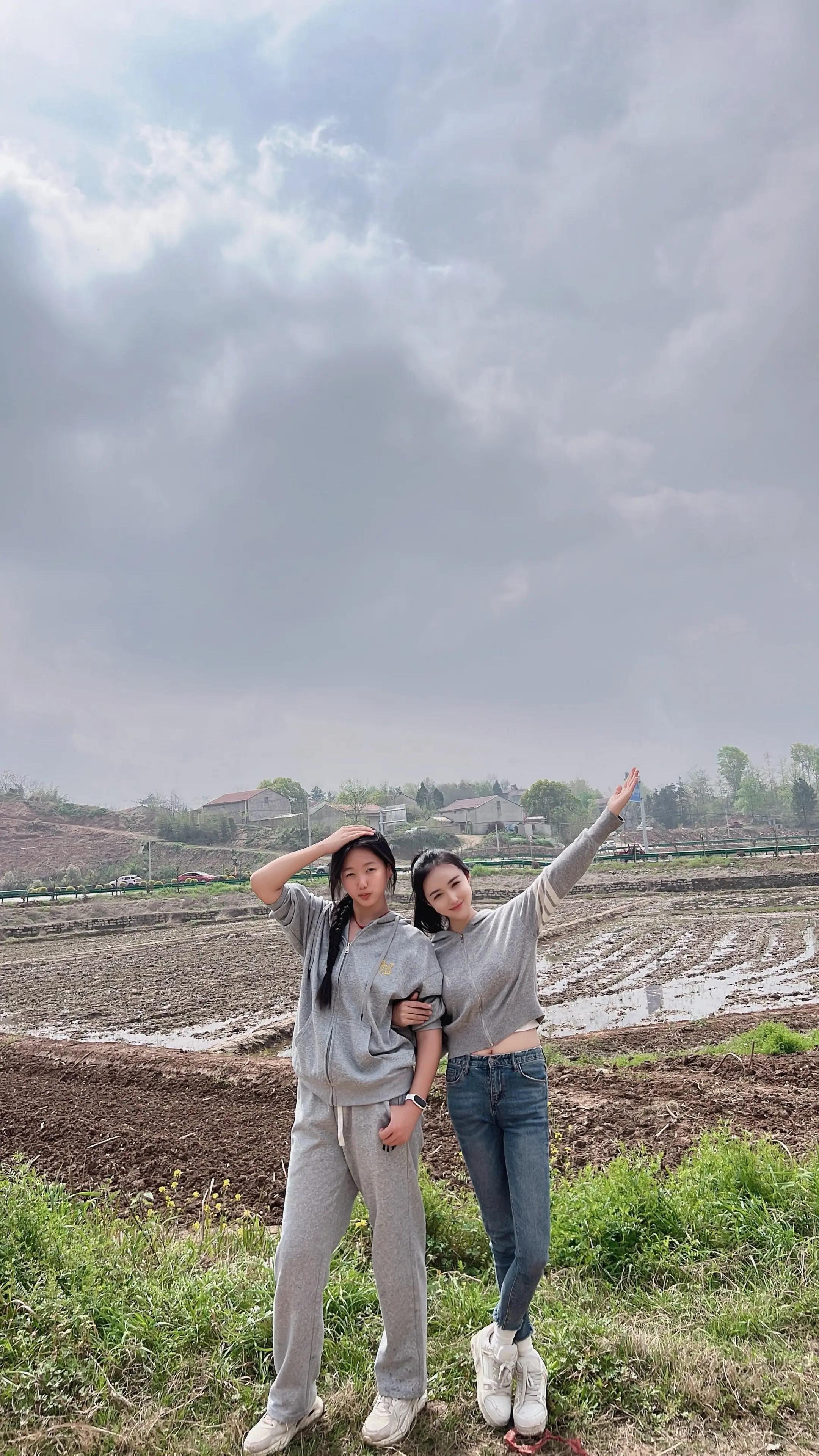 长大了慢慢就明白，翻山越岭，扫墓祭祖，祭祖并不是迷信，而是一种仪式，是...