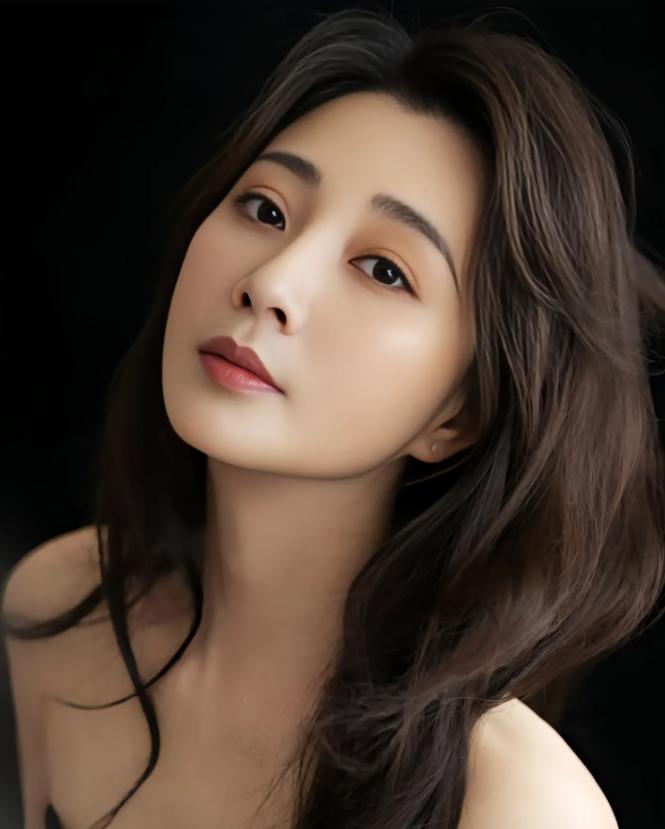 2017年，殷桃在家里帮妈妈摘菜时，妈妈看着殷桃，突然来了一句：“你看我把你生得