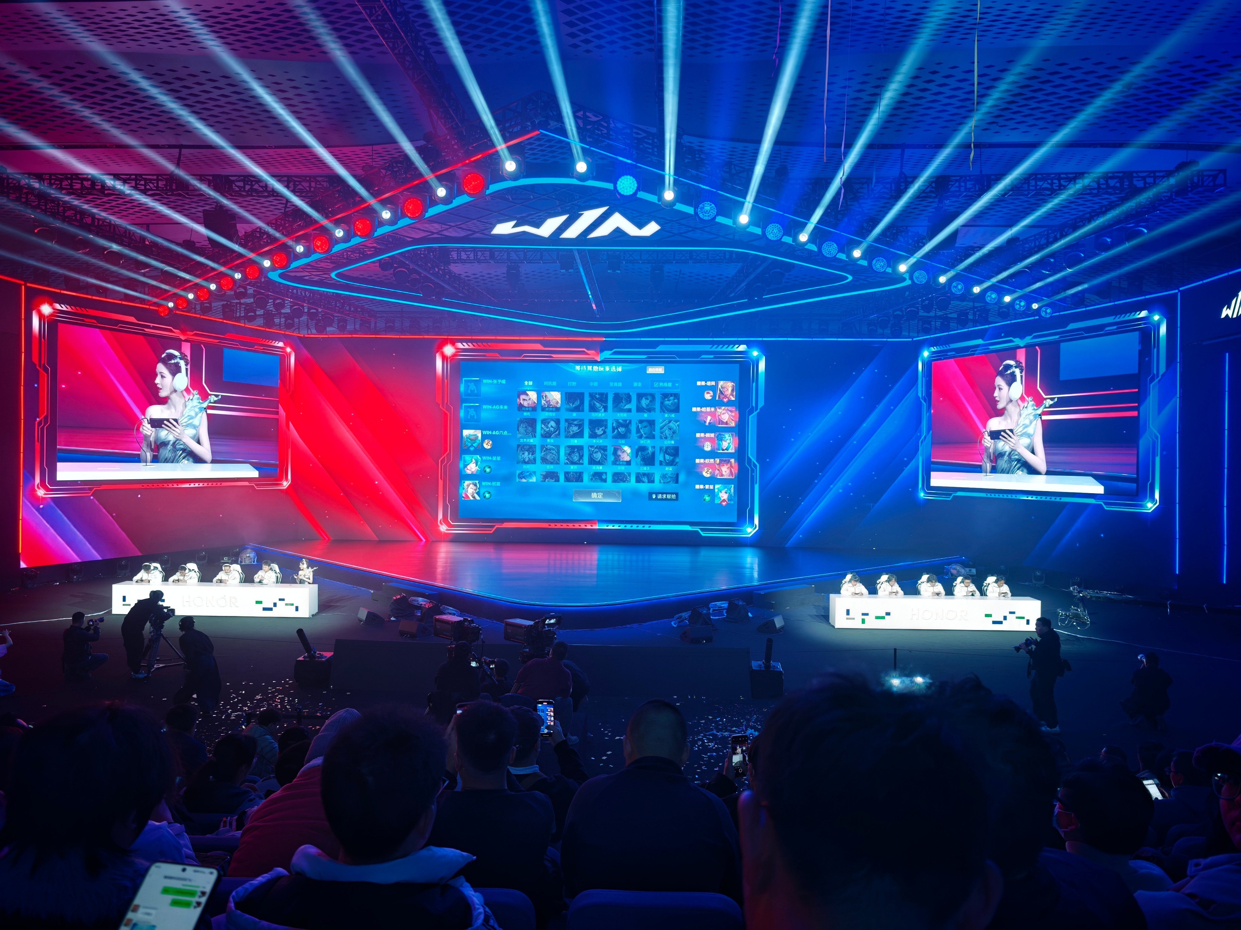 跟明星女神打游戏，是种什么体验，羡慕死了