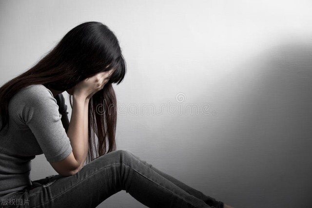 真正爱过的人，很难放手，离了婚也一样。我有个女同学跟老公离婚3年了，还是时不时搅