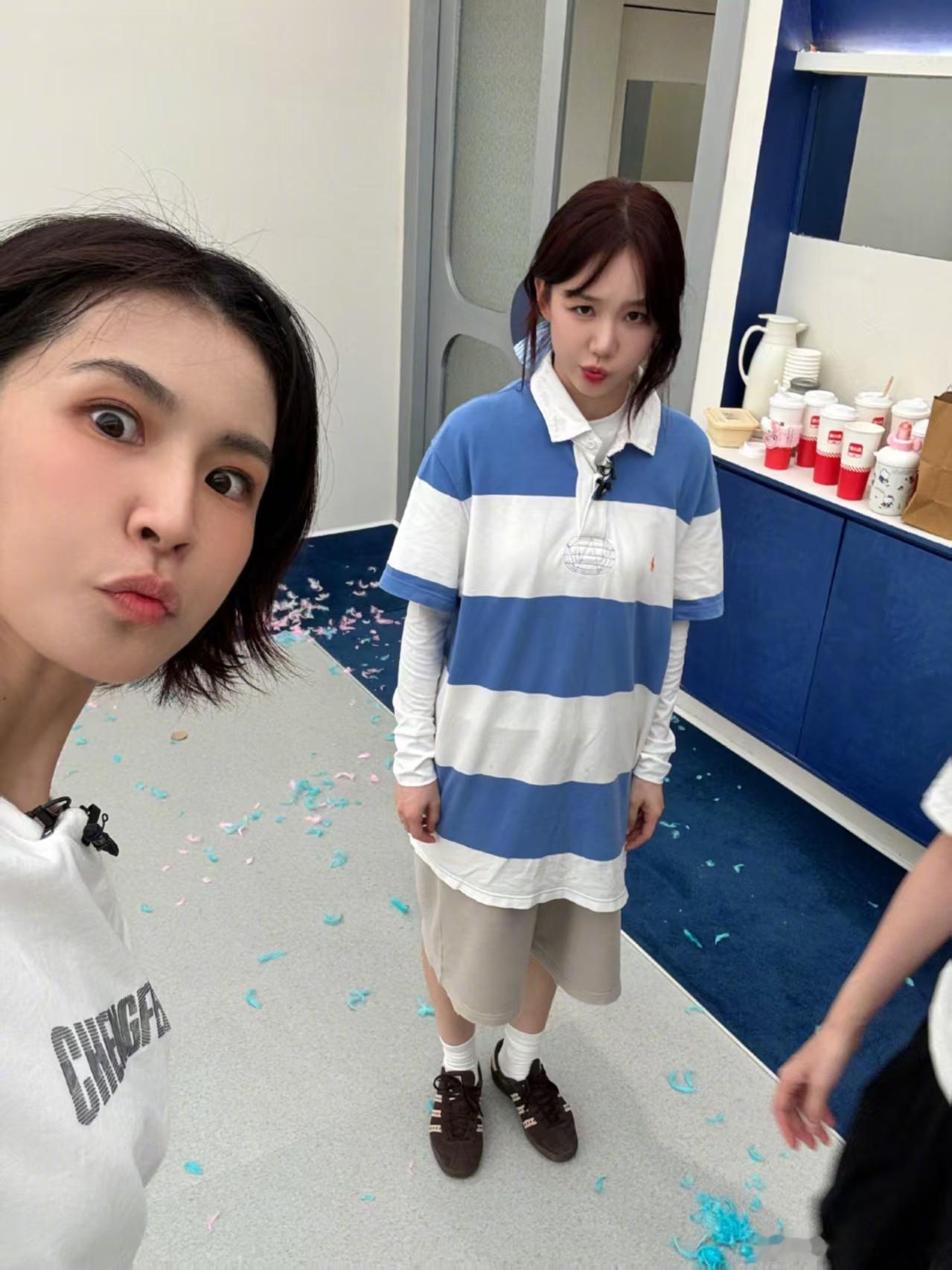 曾沛慈发了和姐姐们的大合照曾沛慈发长文感谢姐姐们和姐姐们合照上线，长篇致谢温暖又