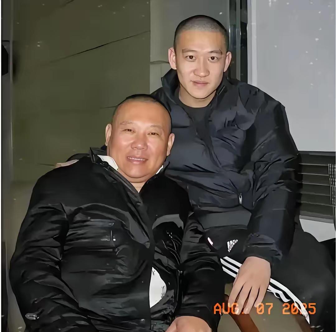 我敢说今晚上，郭德纲肯定是全世界最开心的人，不是因为德云社太火，而是因为曹云金公