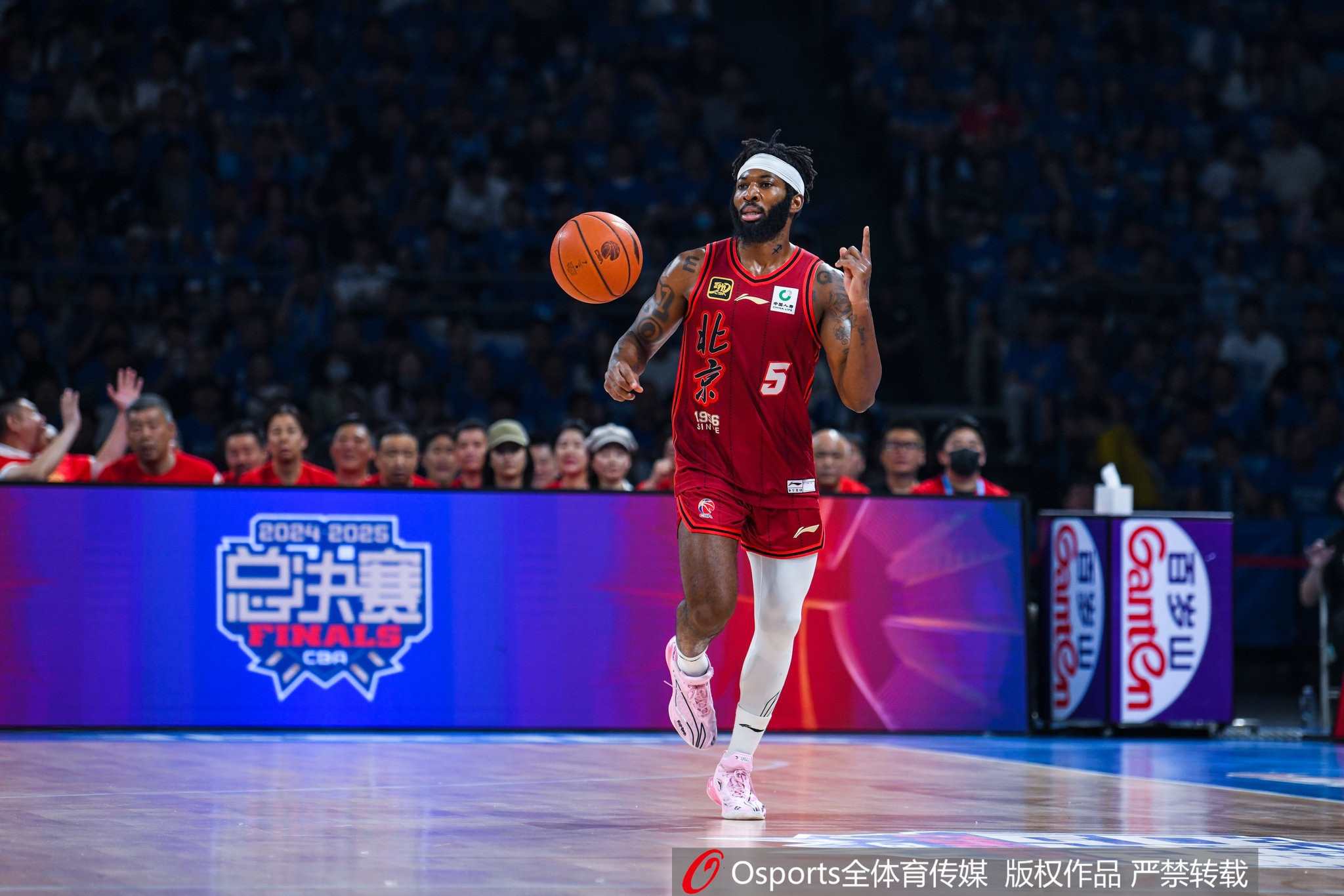 媒体人: 北京缺兵少将还能赢球 浙江禁区对抗方面今天太吃亏