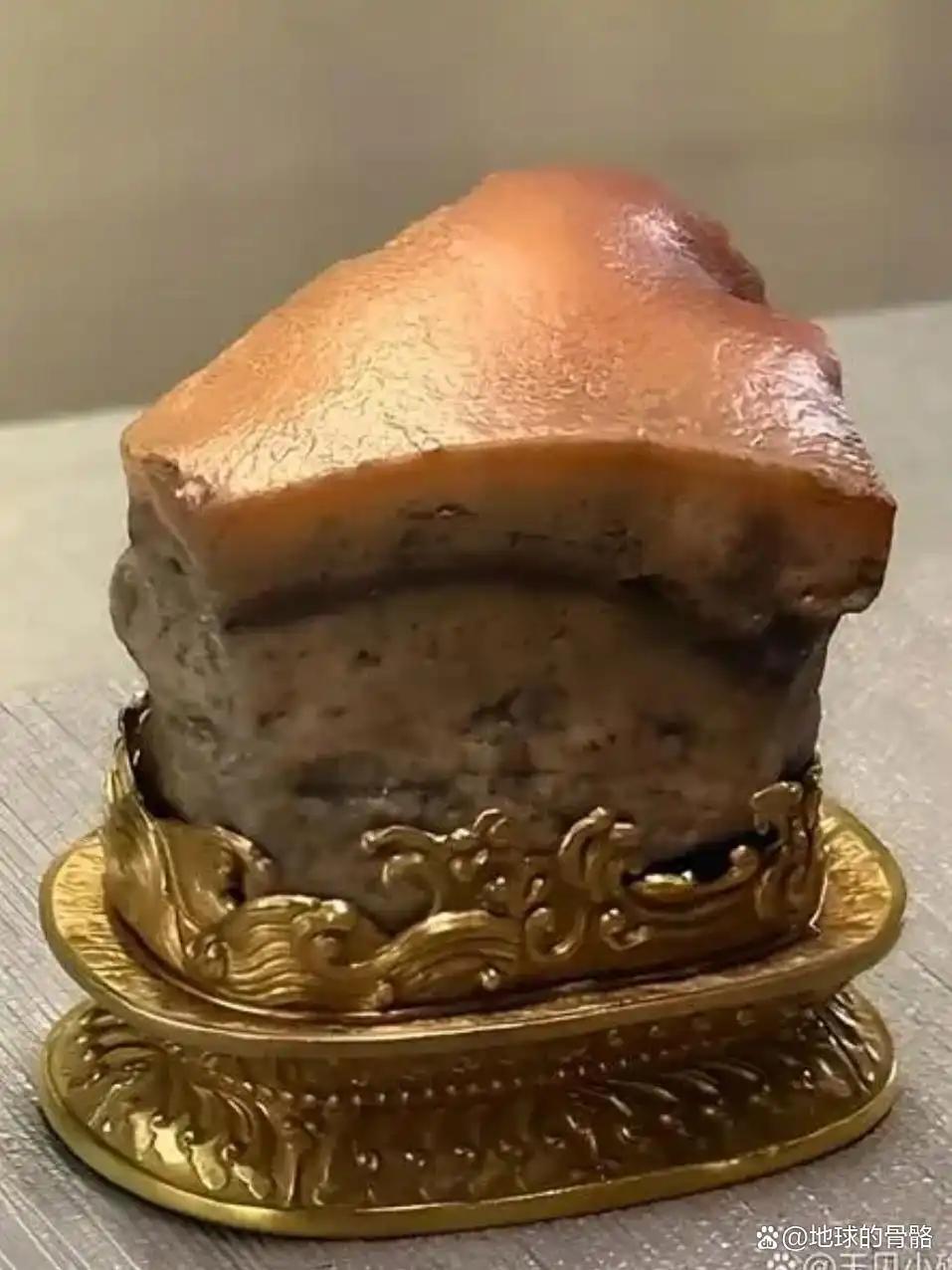 前阵子跟着石友跑了三趟三江滩涂，才懂什么叫真正的奇石可遇不可求。上周在老藏家手