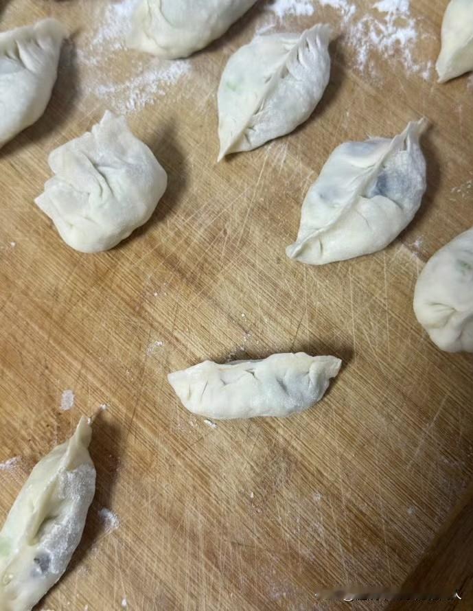 自从婆婆回老家以后我们就没吃过饺子了，突然馋这口，心想有什么难的不就包个饺子吗？