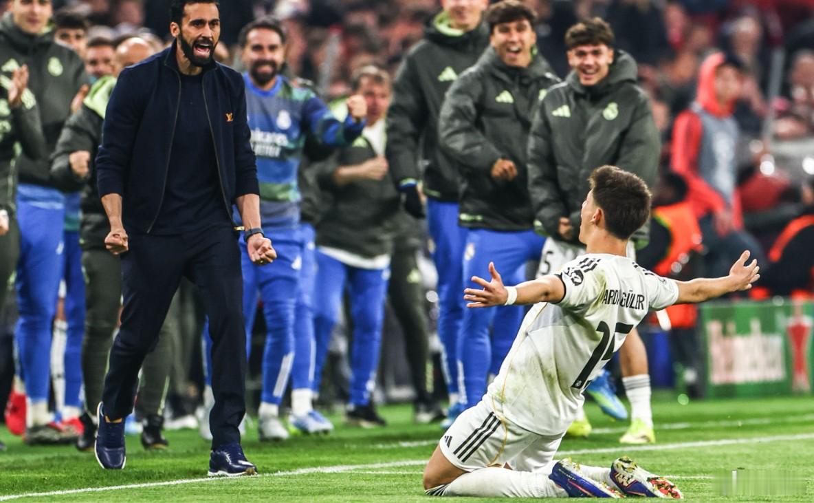 拜仁4比3皇马居莱尔本可以成为皇马的英雄，但却以红牌结束了本赛季欧冠之旅。终场