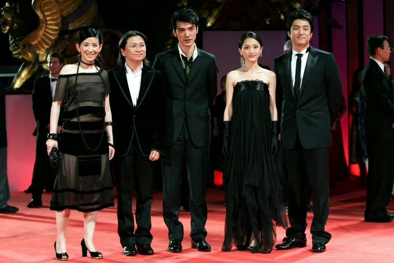 【来自投稿】2005年，第62届威尼斯电影节，《如果爱》主创团队陈可辛、吴君如夫