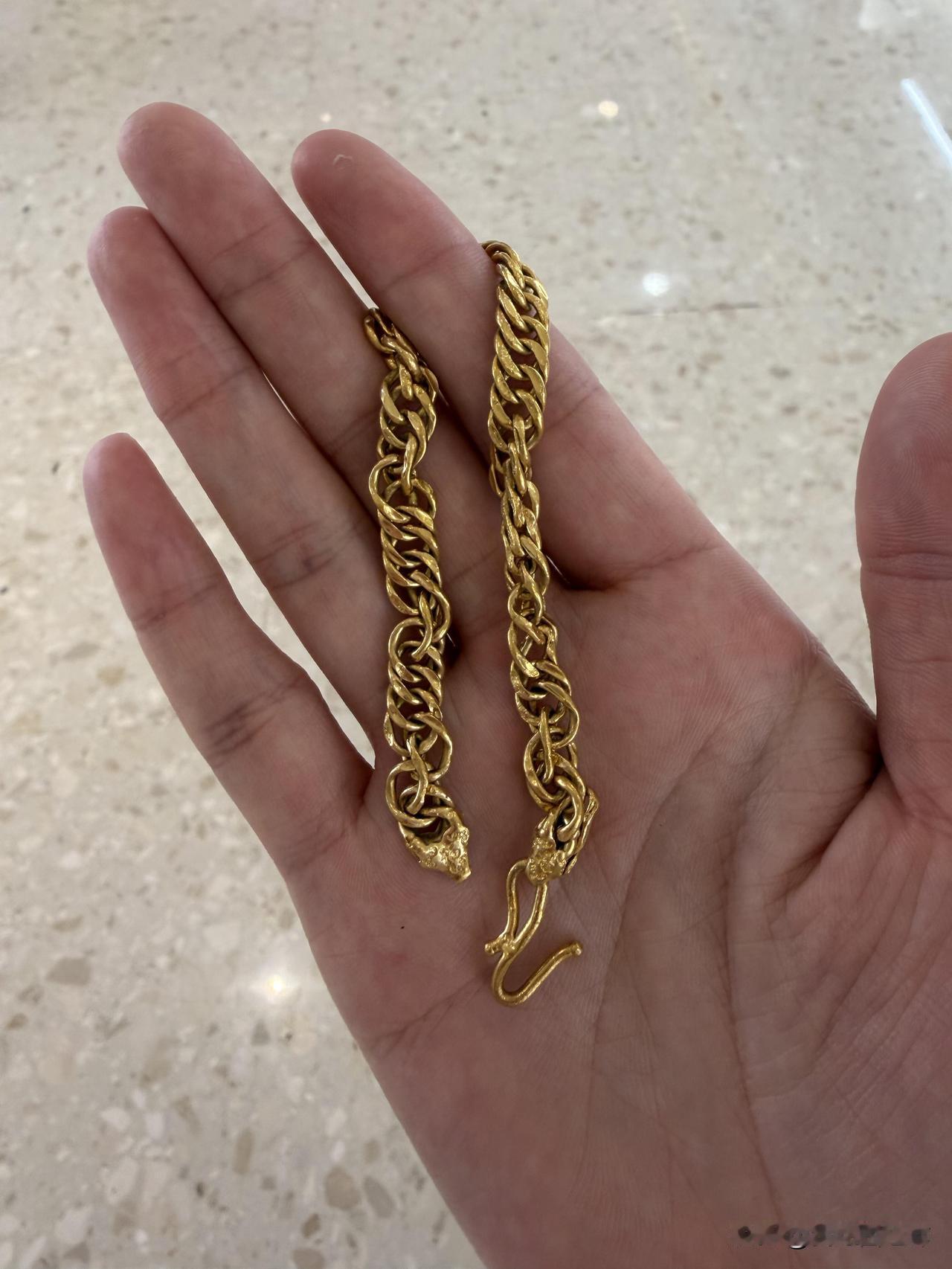 我妈的金手链掉了，被我在车库捡到了我真是妈妈的好大儿我真是妈妈的好大儿吃饭的