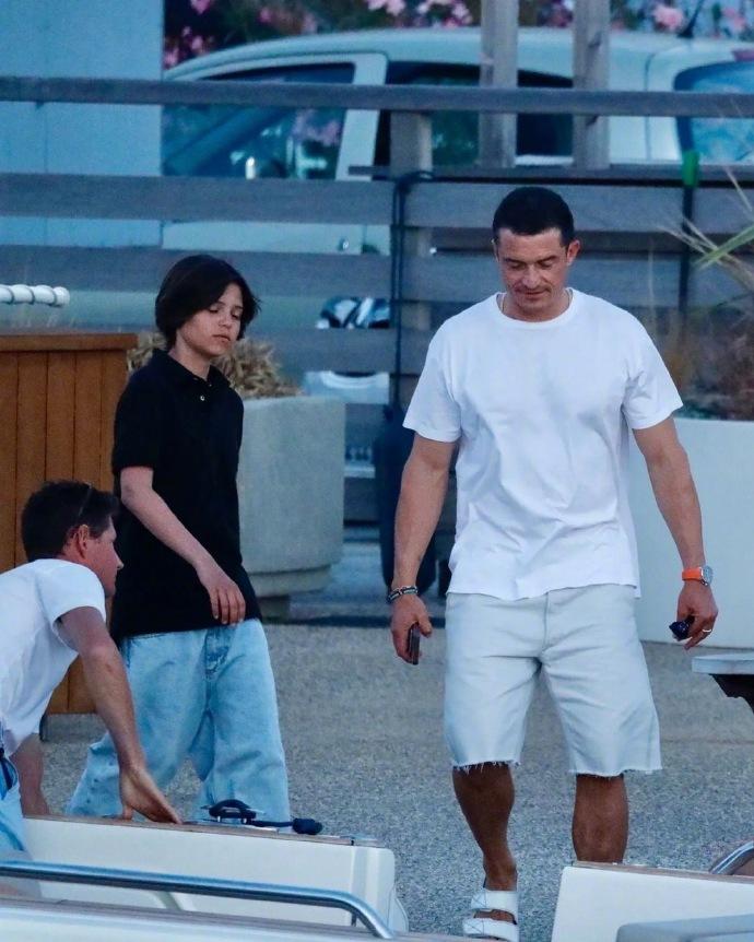 48岁的精灵王子“换血”保青春，被调侃交了智商税，他默默删除了信息。奥兰多·布