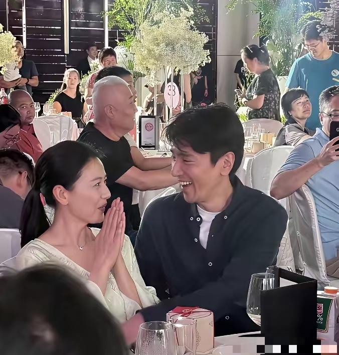 高圆圆真是找对了人，嫁对了爱情。高圆圆全民男同胞的白月光呀，赵又廷咋能不狠狠爱。