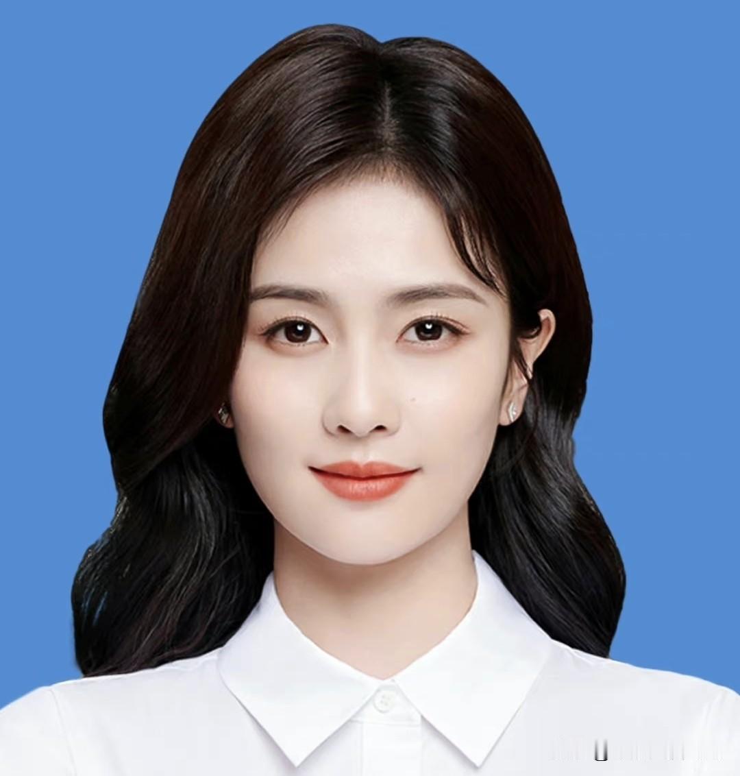 关于白鹿，我在她身上发现一个玄学，还挺准的，那就是每年一到春节，她就霸屏热搜