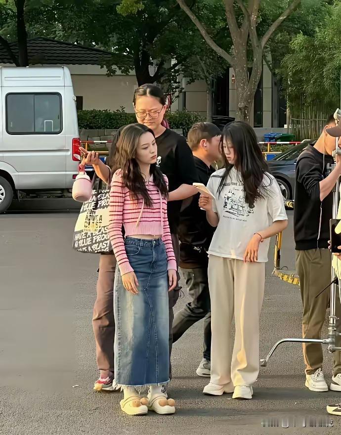 这粉色小姑娘看着面熟