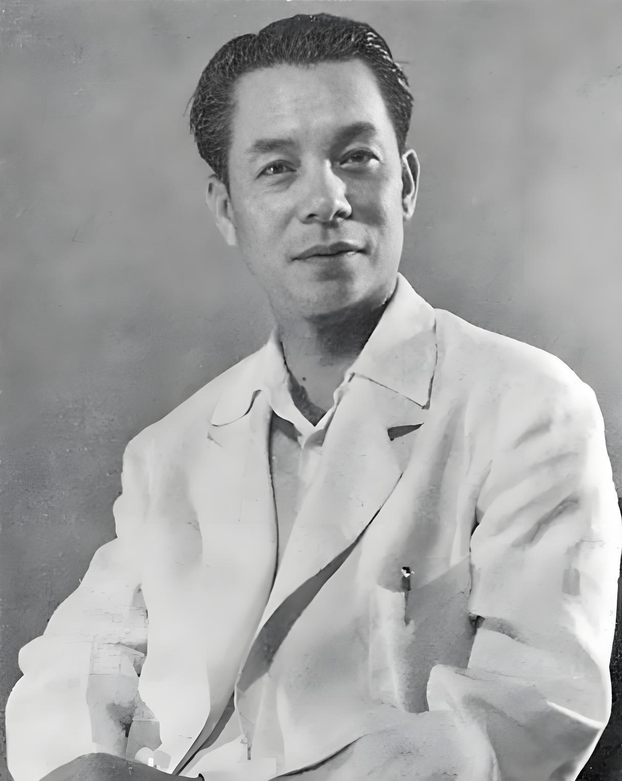 1929年，上海法租界，一个男人推开诊所的门走了进来。坐诊的大夫柯达文只抬了一眼