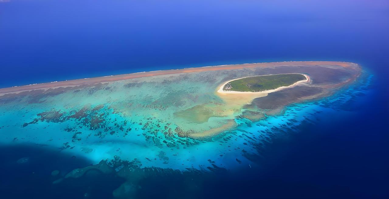 中国十大最美海岛排行榜中国的海岸线绵长辽阔，散落着无数如珍珠般璀璨的海岛。它