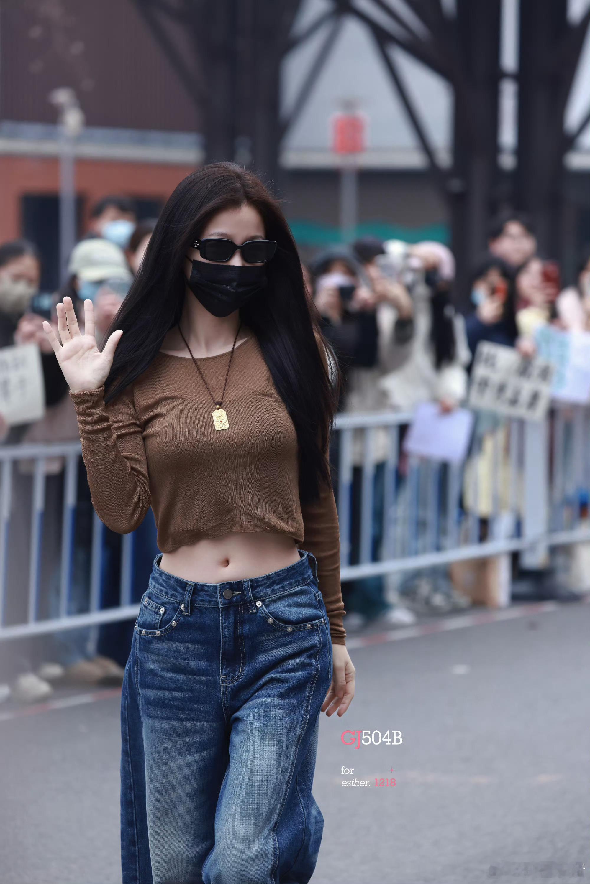 虞书欣《云初令》上班饭拍～小蛮腰姐姐好火辣👅