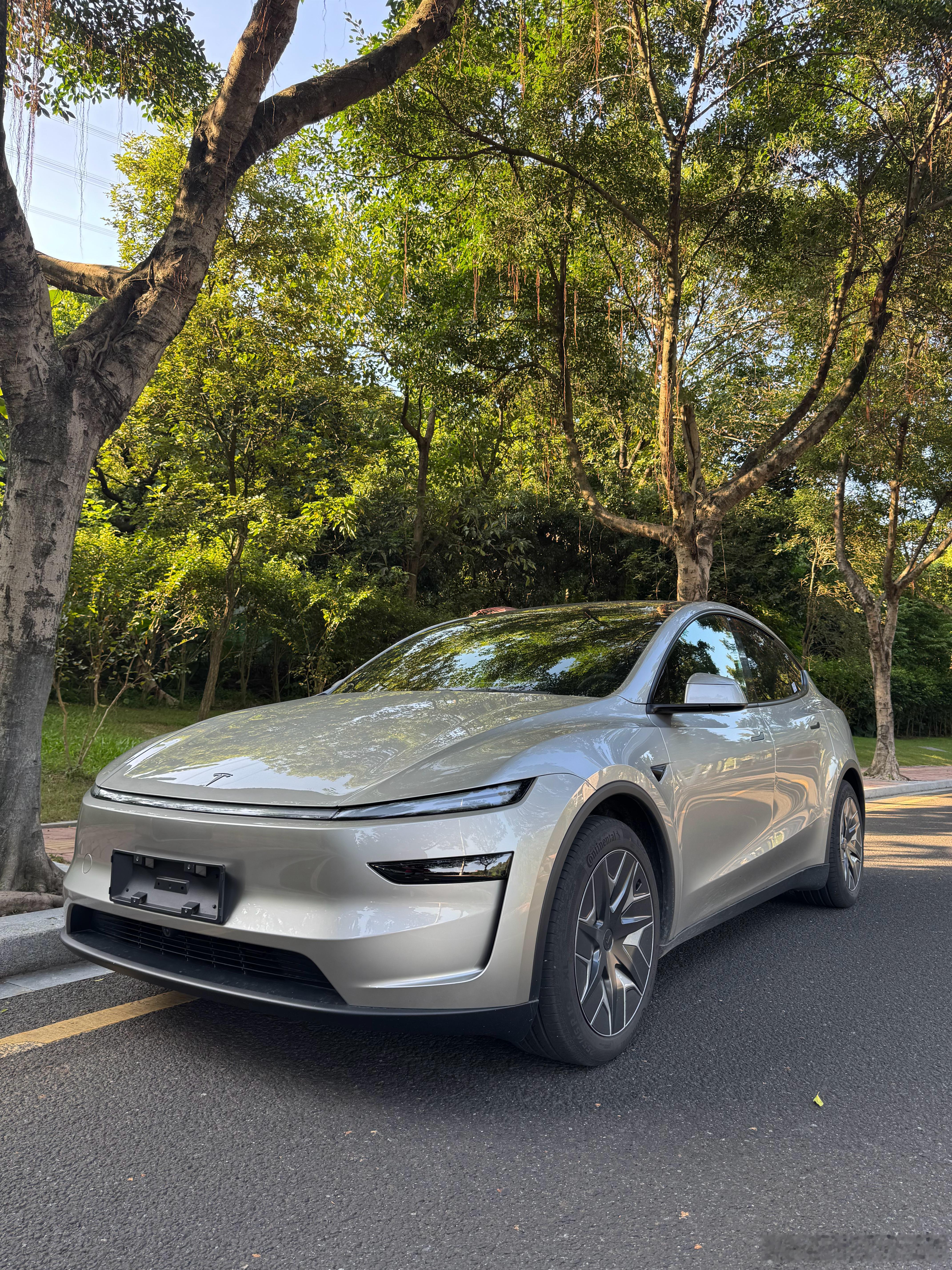 听说特斯拉ModelYL一天卖一万台，上市十几天已经定了十几万台，今天搞了一台