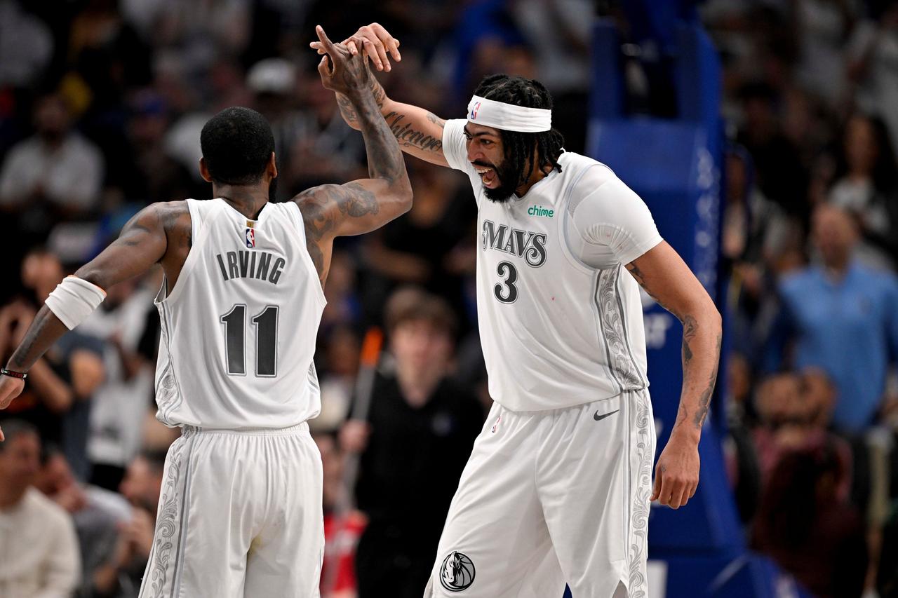 独行侠想交易浓眉，勇士又刚好想要内线球员！独行侠现在正等待着其他球队开出有关