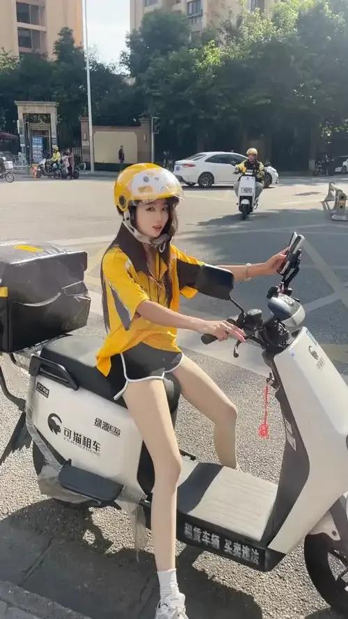 发现了吗？外卖女骑手正在疯狂变多，以男性为主的劳动力市场，开始被女性从业者大量挤