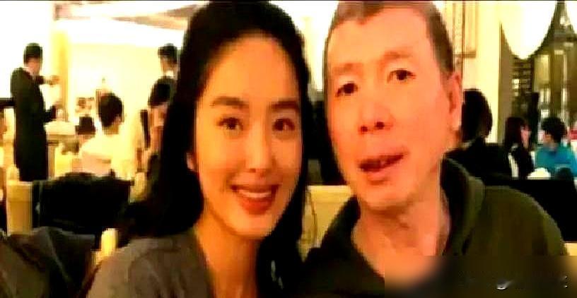 冰水里泡3小时，跟葛优演亲密戏，片酬不到两万块，最后连个名字都不配有。你以为