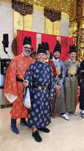 这服饰甩巴黎世家十八条街！