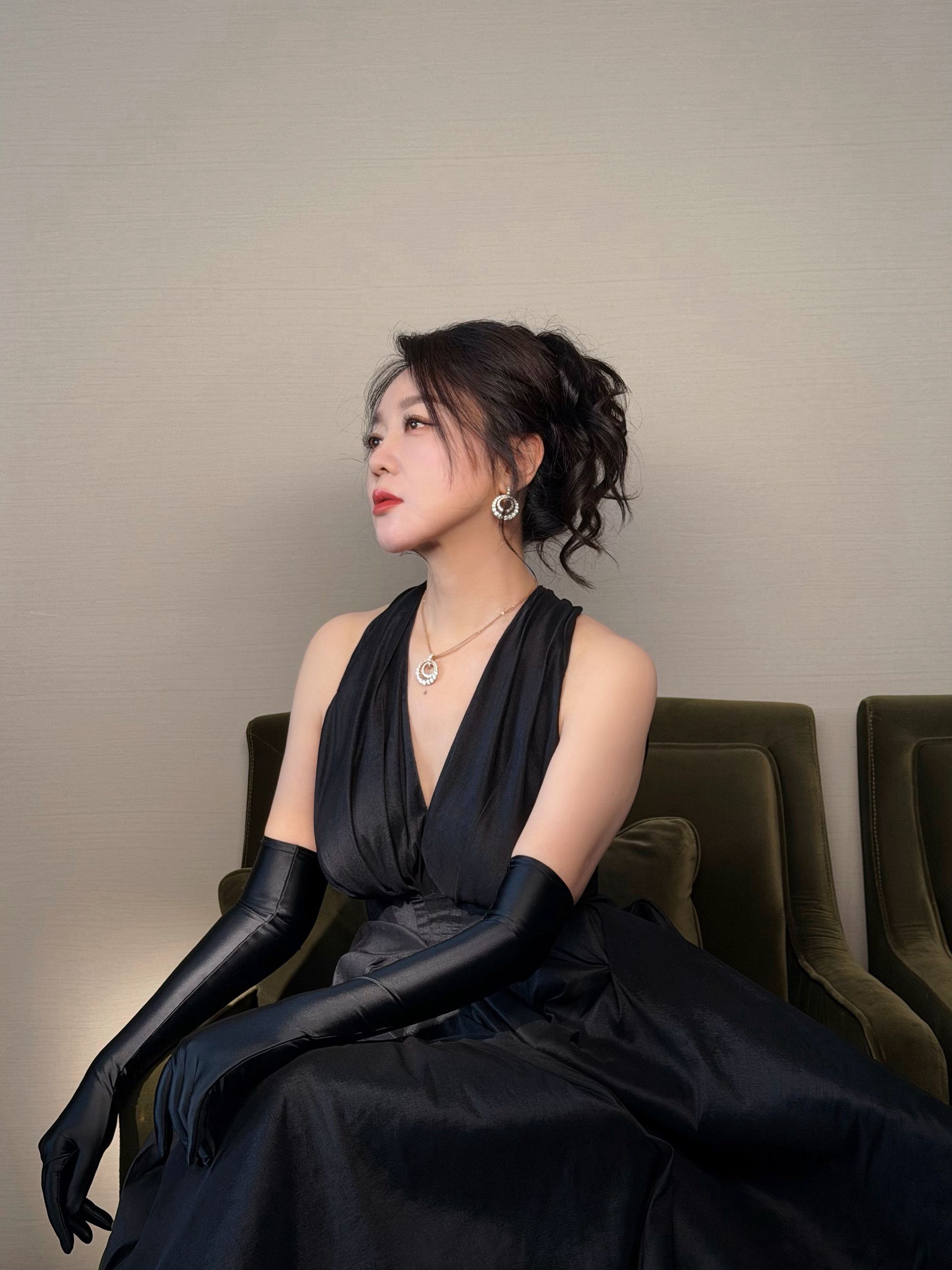 闫妮一张live根本不够看闫妮闭眼神图闫妮一张live根本不够看，真的是美的让