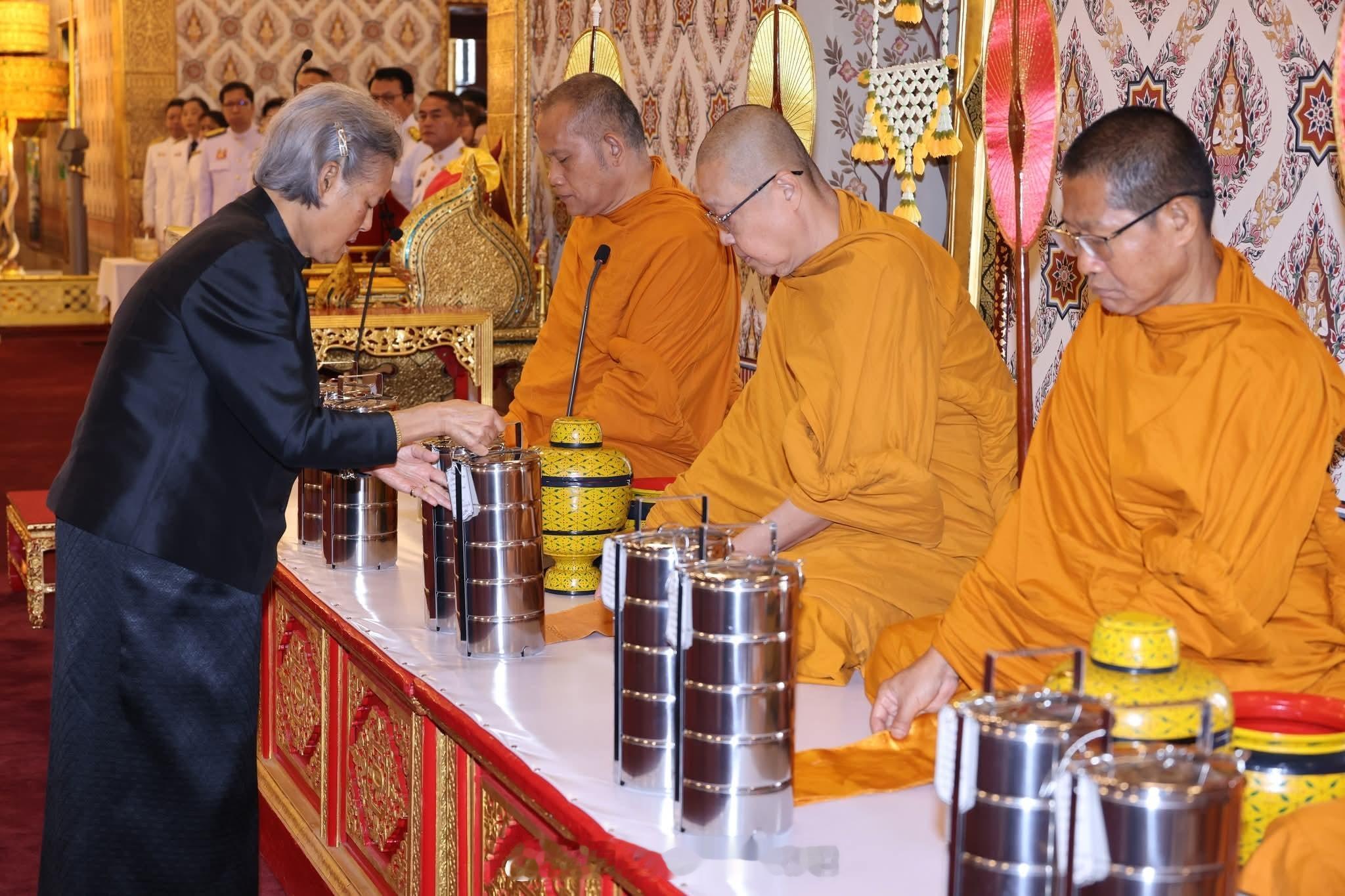 王室王室泰国王室诗琳通“比牛马还牛马”[doge]2025年10月27日早