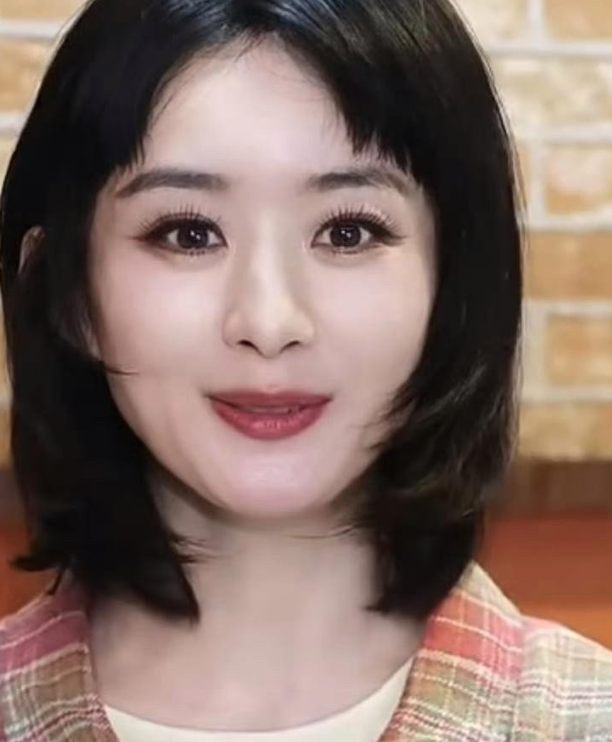 赵丽颖这张脸怎么这么奇怪好像是医美过度了一样，这么久没有露面的她着实让人吓了一
