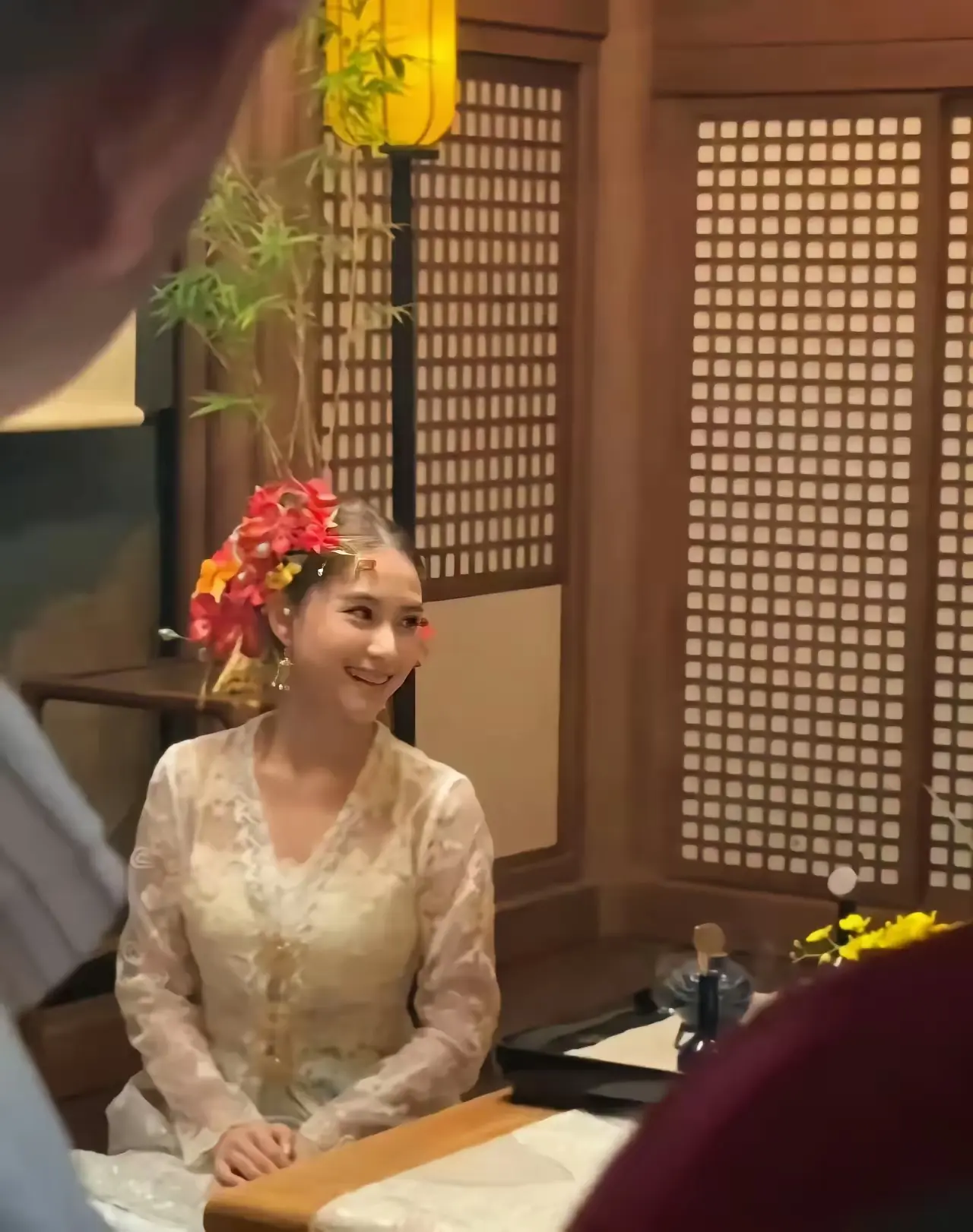 何超莲现身厦门，现场生图曝光，本人很矮气质一般，长相很普通。