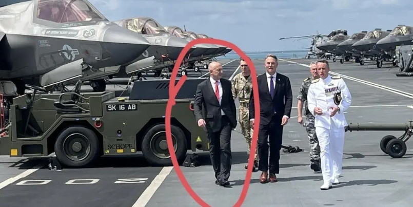 英国防长：台海战争必介入今天凌晨，愚蠢的英国防长希利乘坐威尔斯亲王号航母抵达澳