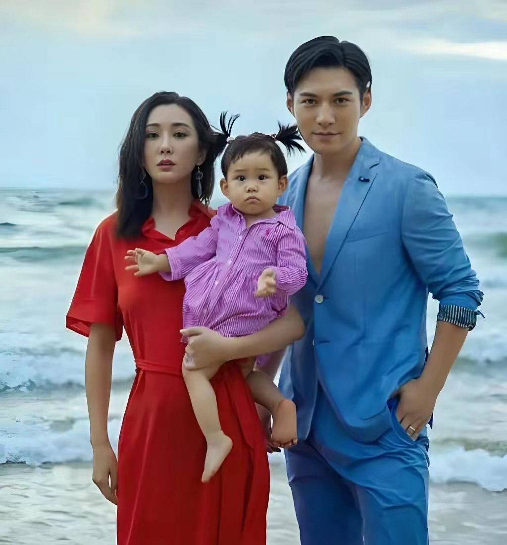 严屹宽跟杜若溪的女儿，这相貌感觉有点正正得负