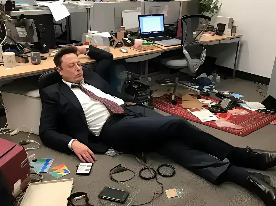 马斯克这波操作，把全球资本玩明白了8000亿美元是什么概念？相当于3个苹果